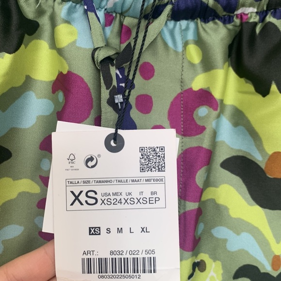 Zara satin floral shorts - Picture 9 of 9